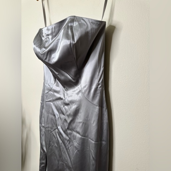 La Femme Simply Chic Strapless Stretch Satin Long Gown in platinum NWOT - Picture 4 of 9